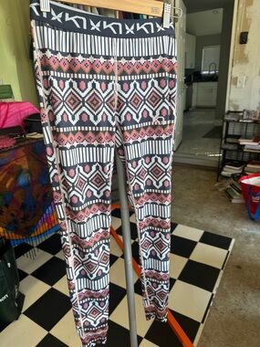 Kari Traa Geometric Print Leggings in Pink, Black & White